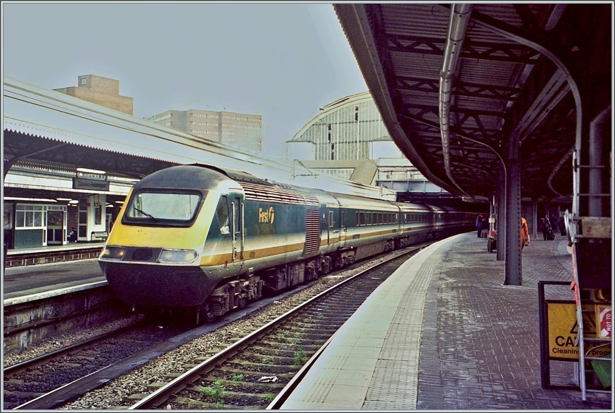 A  first  HST 125 Class 43 in London Paddington. 

analog pictures, november 2000