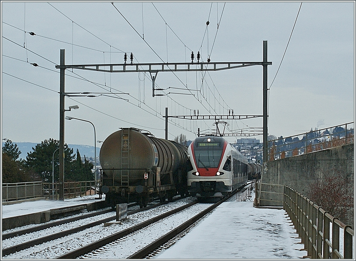 A Flir to Villeneuve is arriving at Villette VD. 
27.12.2010