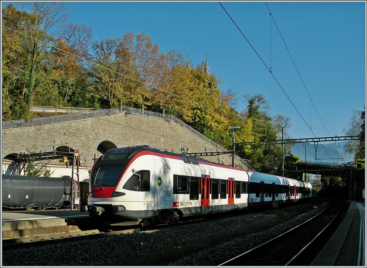 A Flirt to Villeneuve is leaving Vevey.
12.11. 2013