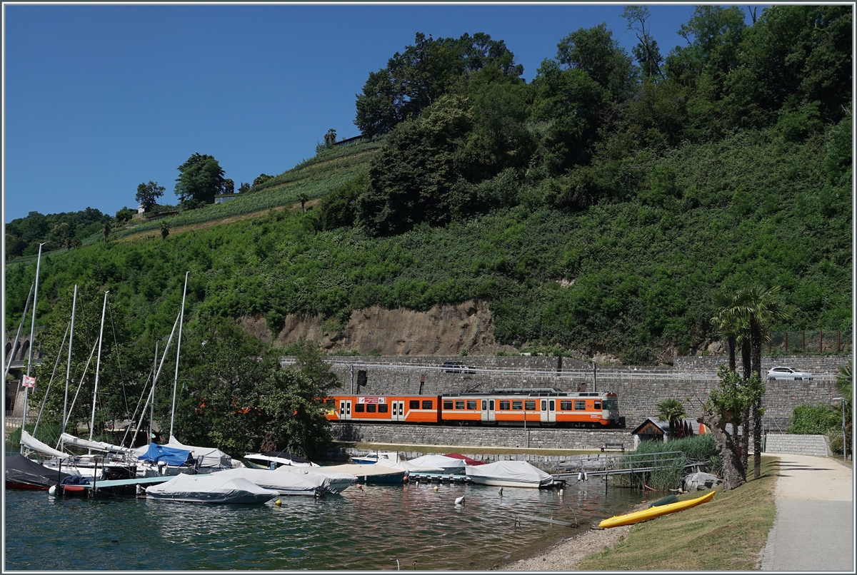 A FLP local train on the way to Lugano by Agno.

23.06.2021