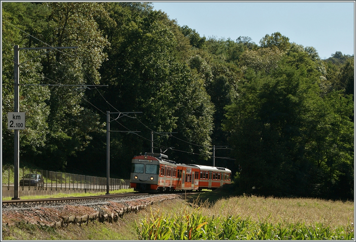 A FLP local train (S60) between Sorengo Laghetto and Cappella Agnuzzo 12.09.2013