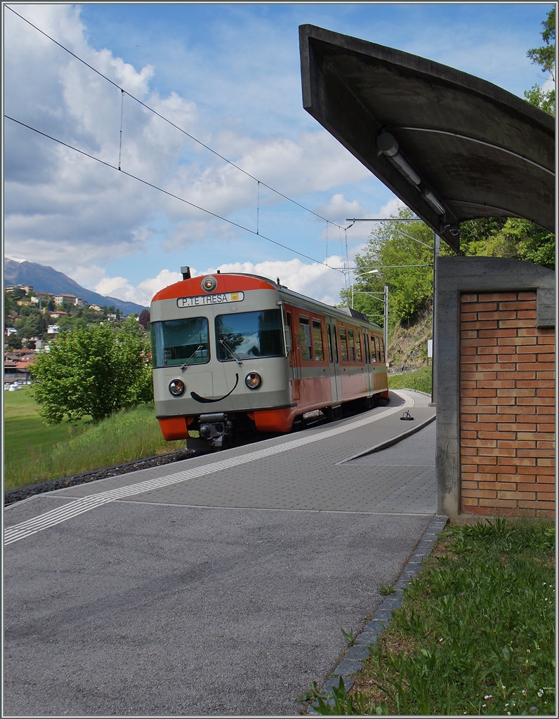 A FLP local train in Sorengo Laghetto.
29.04.2015