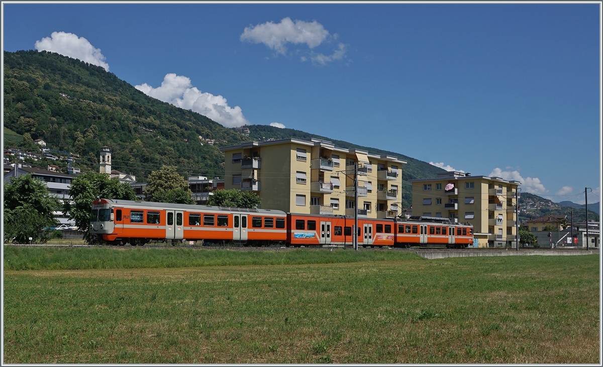 A FLS local train by Agno on the way to Ponte Tresa. 

23.07.2021
