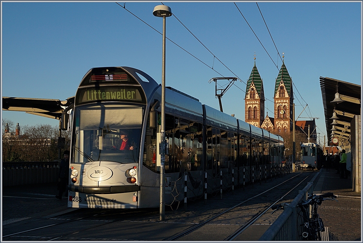 A Freiburg tramway to Littenweiler by his stop by the Main Station.
29.11.2016