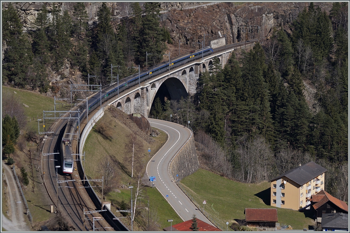 A FS ETR 470 on the middle Meinenreuss Bridge. 
14.03.2014