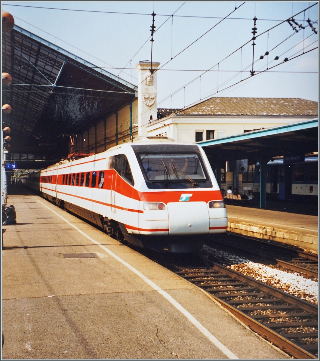 A FS ETR 480 in the Lyon  Perrache Station is waiting his departur to Torino. 

analog picture / sept. 1998