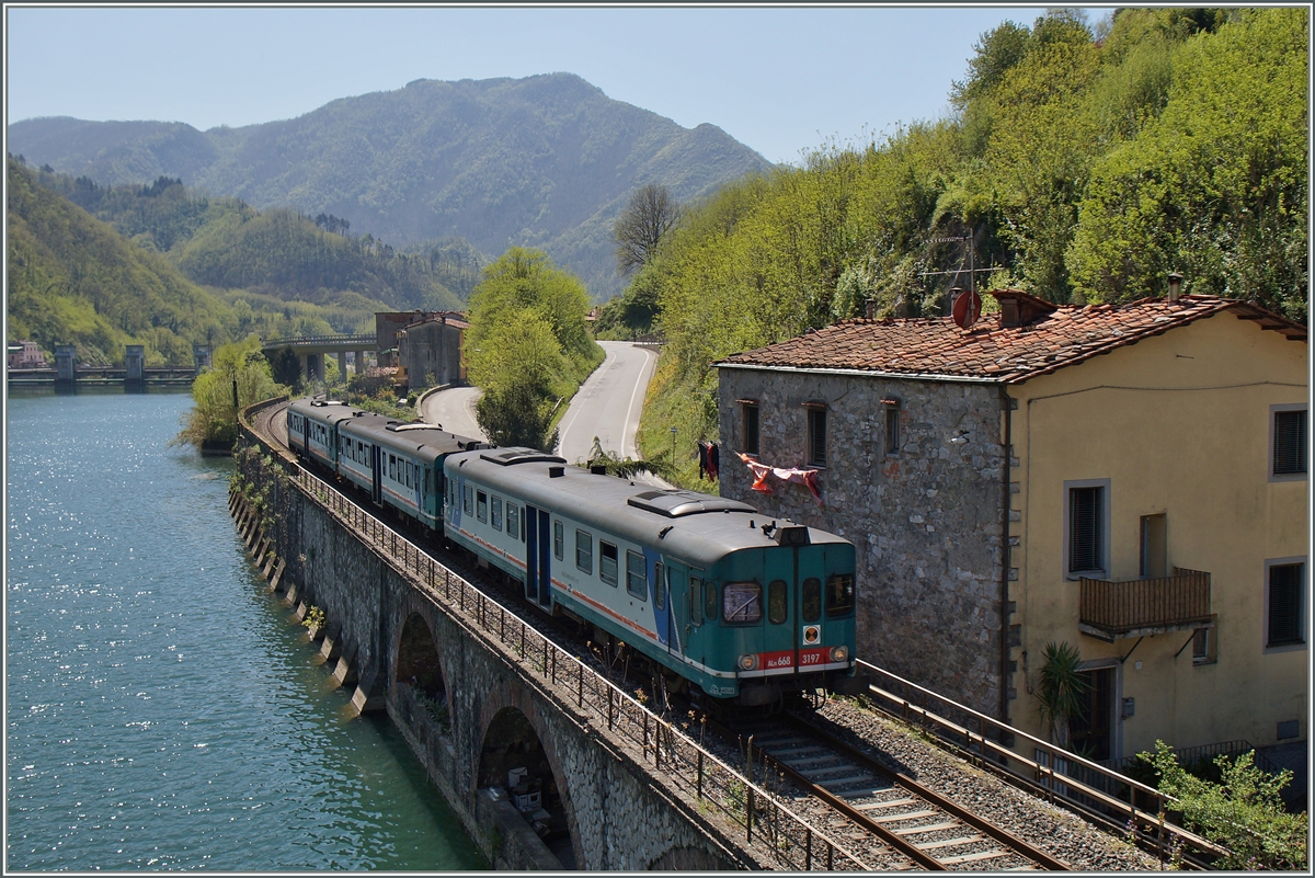 A FS loacal train by Borgo a Mozzano. 
20.04.2015
