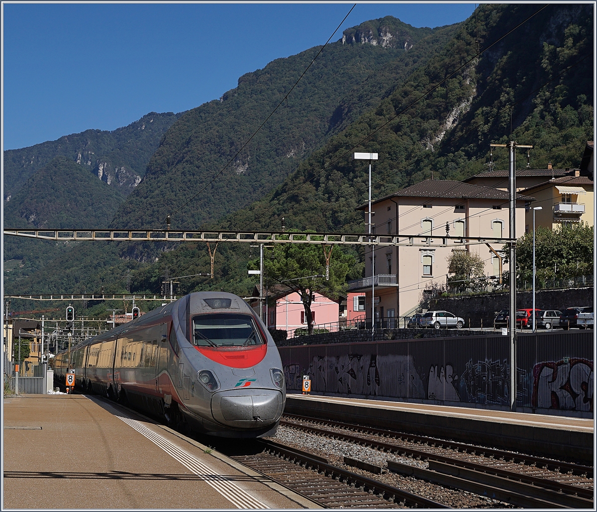 A FS Trenitaila ETR 610 on the way to Zürich in Capolago Riva San Vitale-
27.09.2018