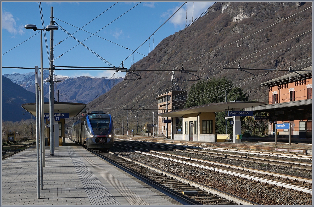 A FS Trenitalia Ale 501 ME Minuetto on the way to Novara is arriving at the Premossel Chiavnda Station. 
04.12.2018