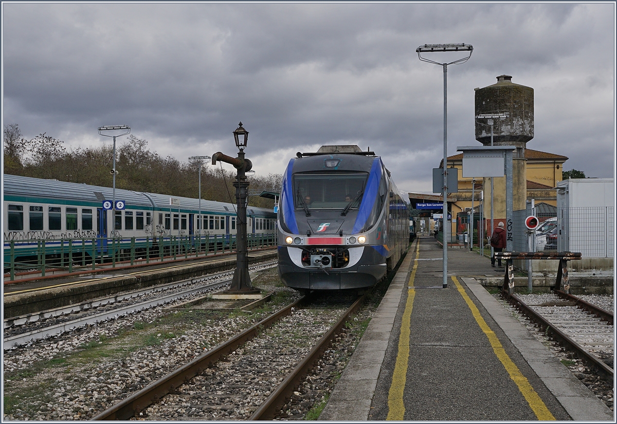 A FS Trenitalia Aln 501 MD Minuetto in Borgo San Lorenzo is waiting his departure times to Firenze.
14.11.2017