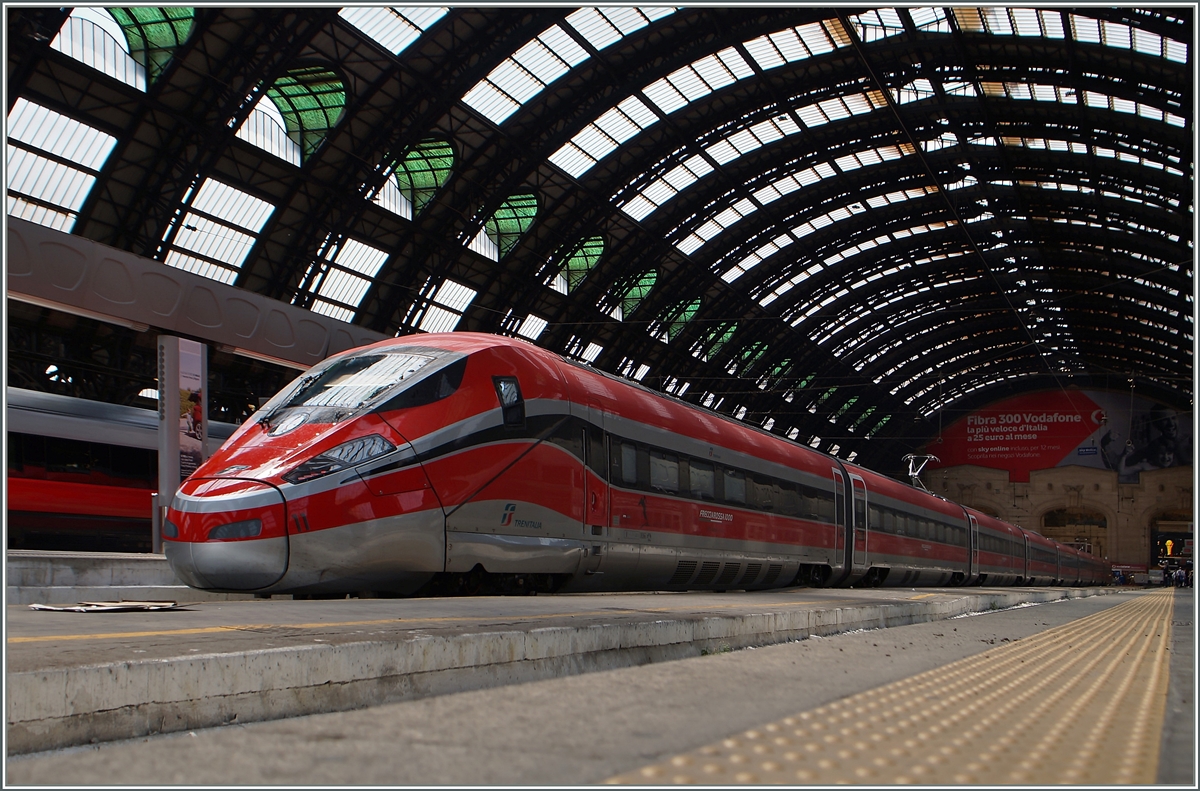 A FS Trenitalia ETR 400 Frecciarossa 1000 in Milano. 22.06.2015