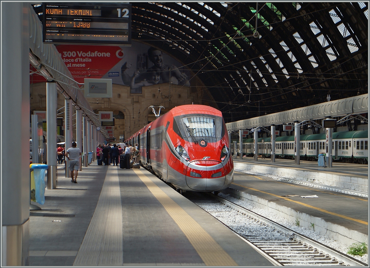 A FS Trenitalia ETR 400 Frecciarossa 1000 in Milano.
22.06.2015