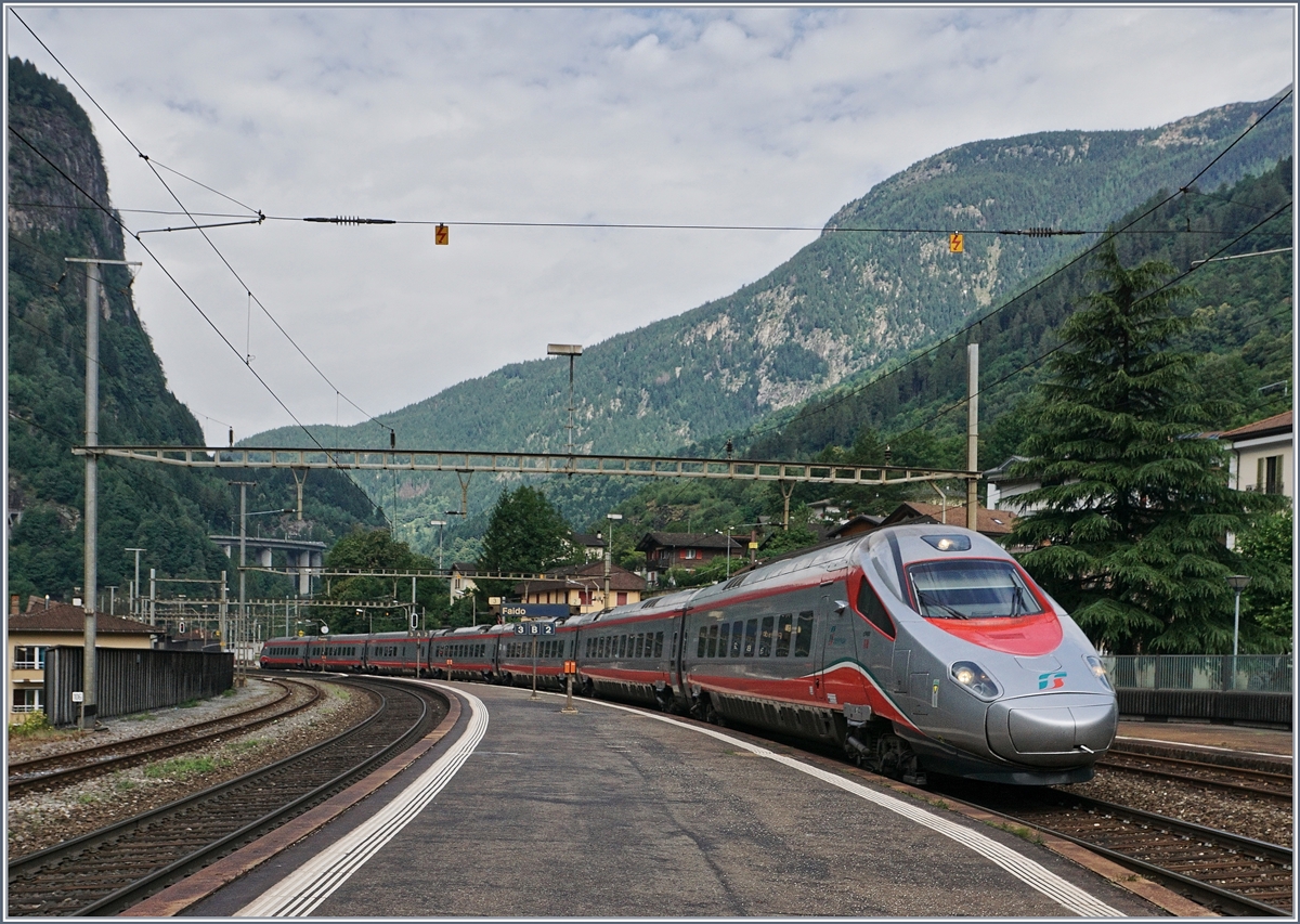 A FS Trenitalia ETR 610 in Faido on the way to Milano.
21.07.2016