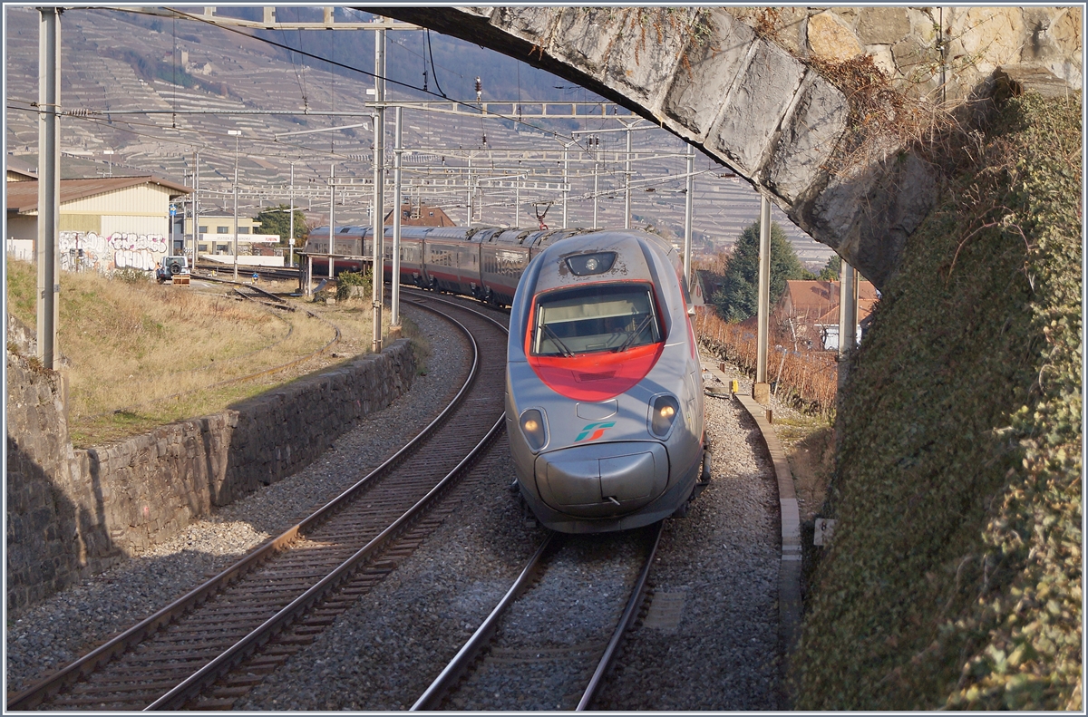 A FS Trenitalia ETR 610 on the way from Milan to Geneva in Cully.
20.02.2018