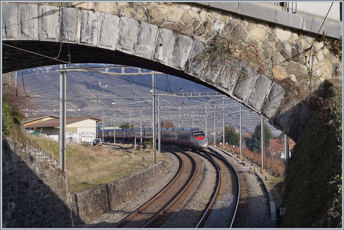 A FS Trenitalia ETR 610 on the way from Milan to Geneva in Cully.
20.02.2018