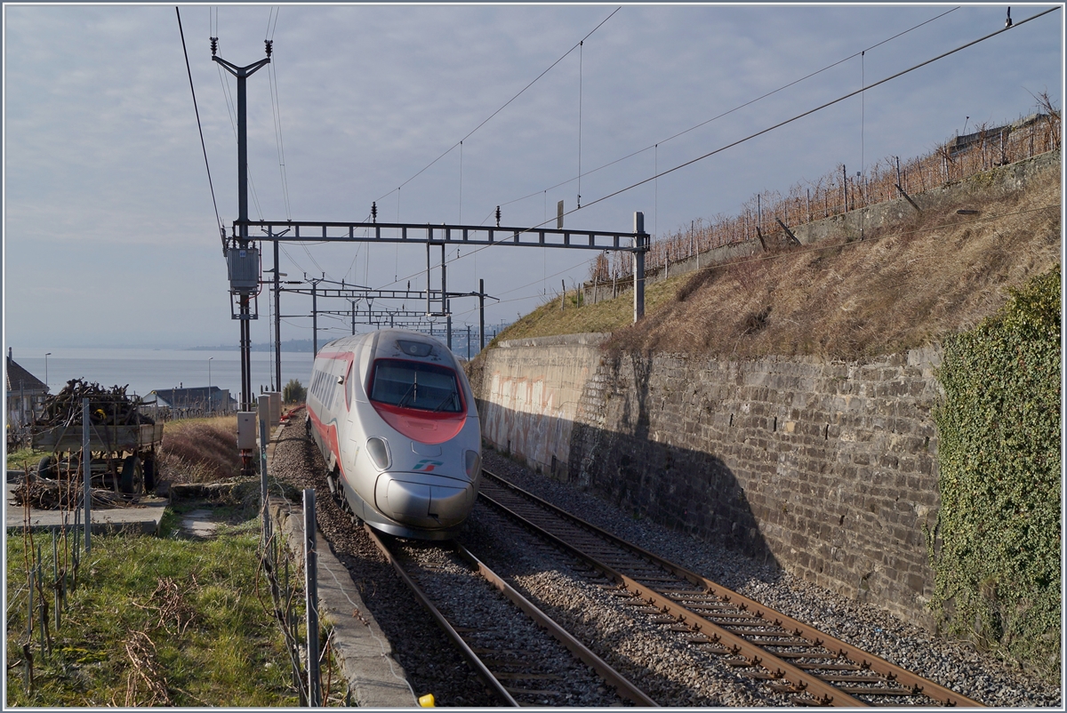 A FS Trenitalia ETR 610 on the way from Milan to Geneva in Cully.
20.02.2018