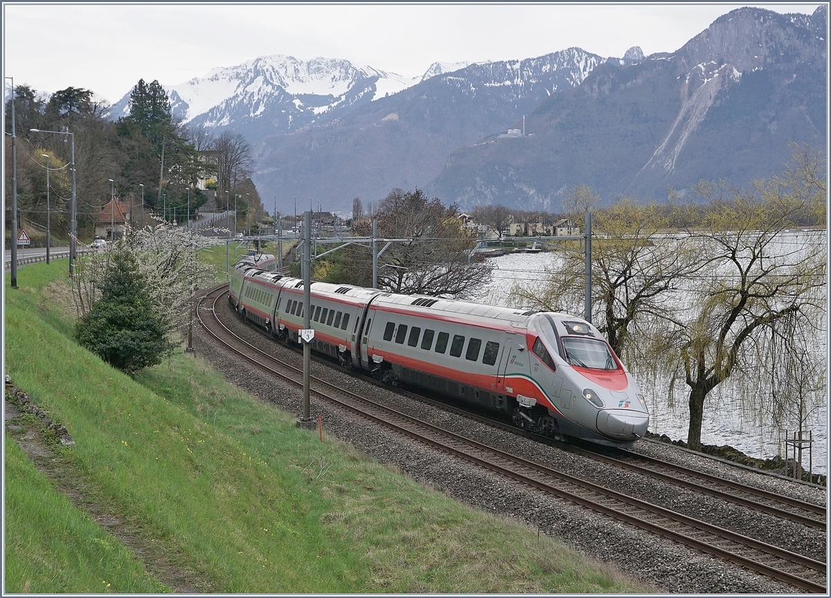 A FS Trenitalia ETR 610 near Villeneveue on the way to Geneva.
03.04.2018
