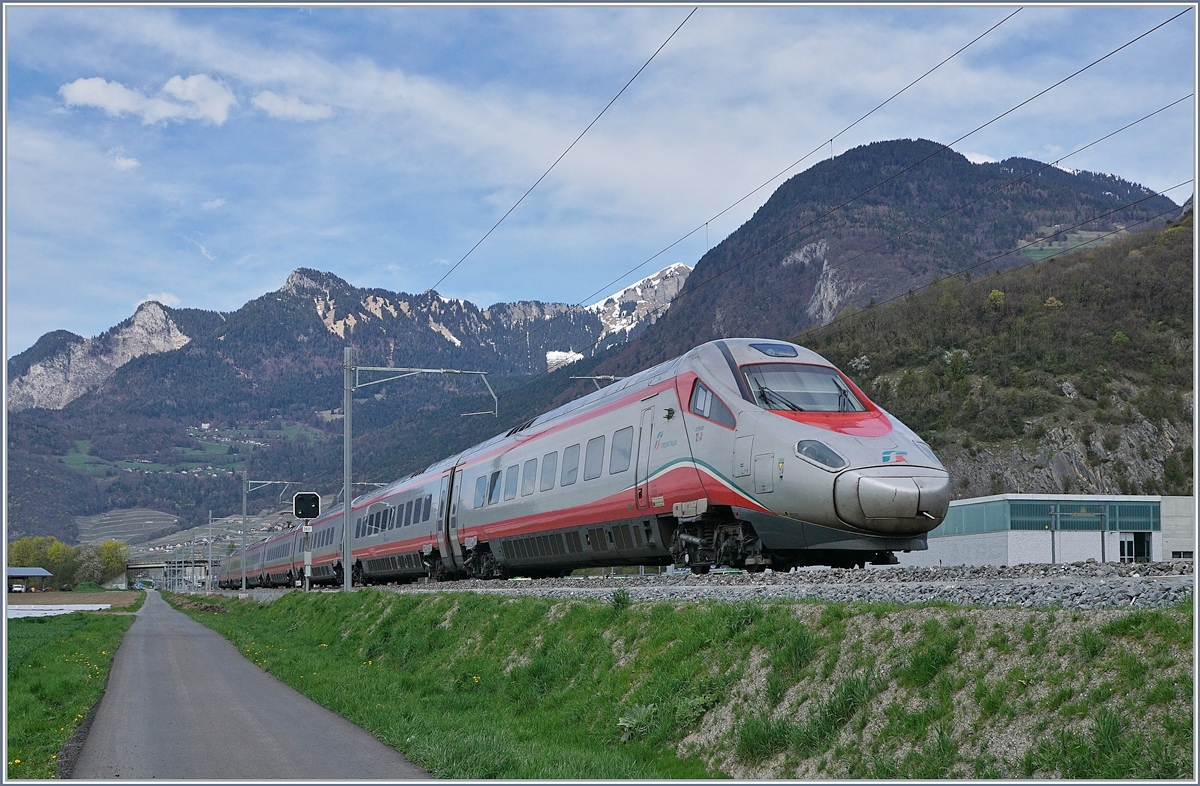 A FS Trenitalia ETR 610 on the way to Geneva by Aigle.
12.04.2018
