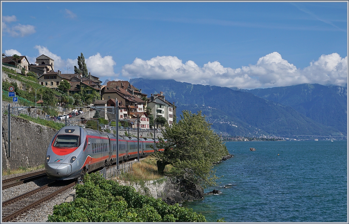 A FS Trenitalia ETR 610 on the way to Geneva by St Saphorin.
26.08.2018