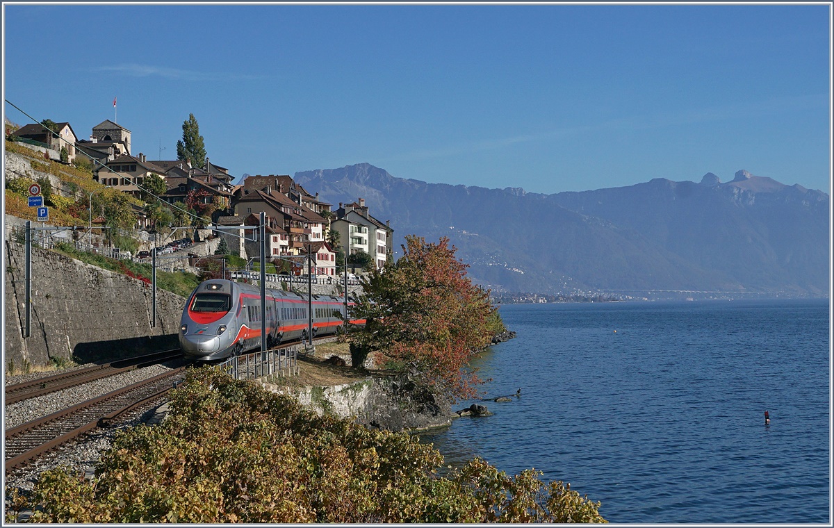 A FS Trenitalia ETR 610 von the way to Geneva by St Saphorin.
25.10.2018