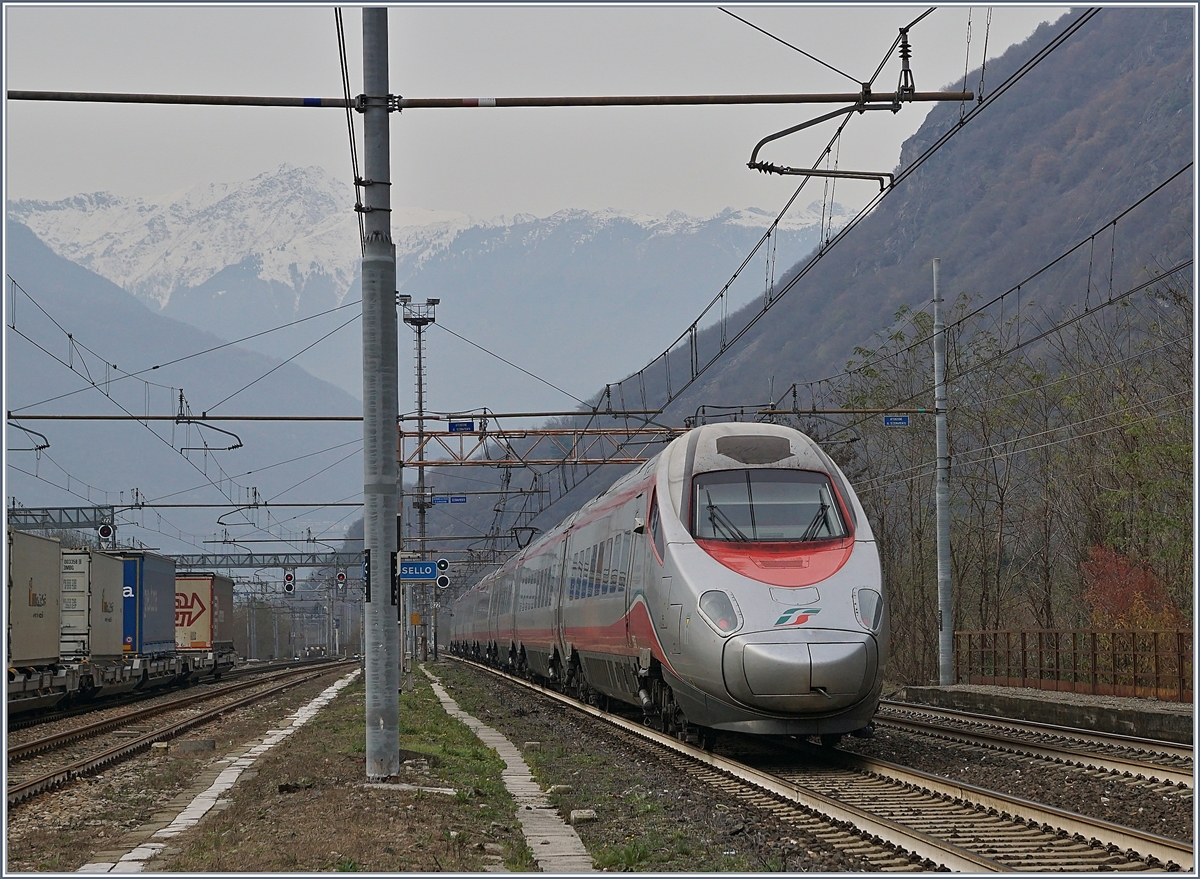 A FS Trenitalia ETR 610 on the way to Milano in Premossello Chiovenda.

29.11.2018
    