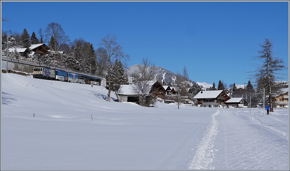 A GDe 4/4 wiht a MOB Panoramic Express between Sannenmösser and Schönried.
13.02.2018