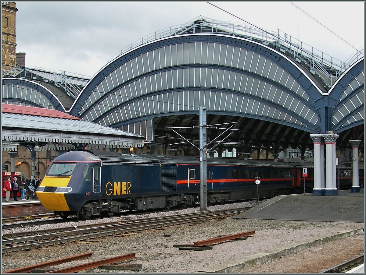 A GNER HST 125 in York. 
30.03.2006