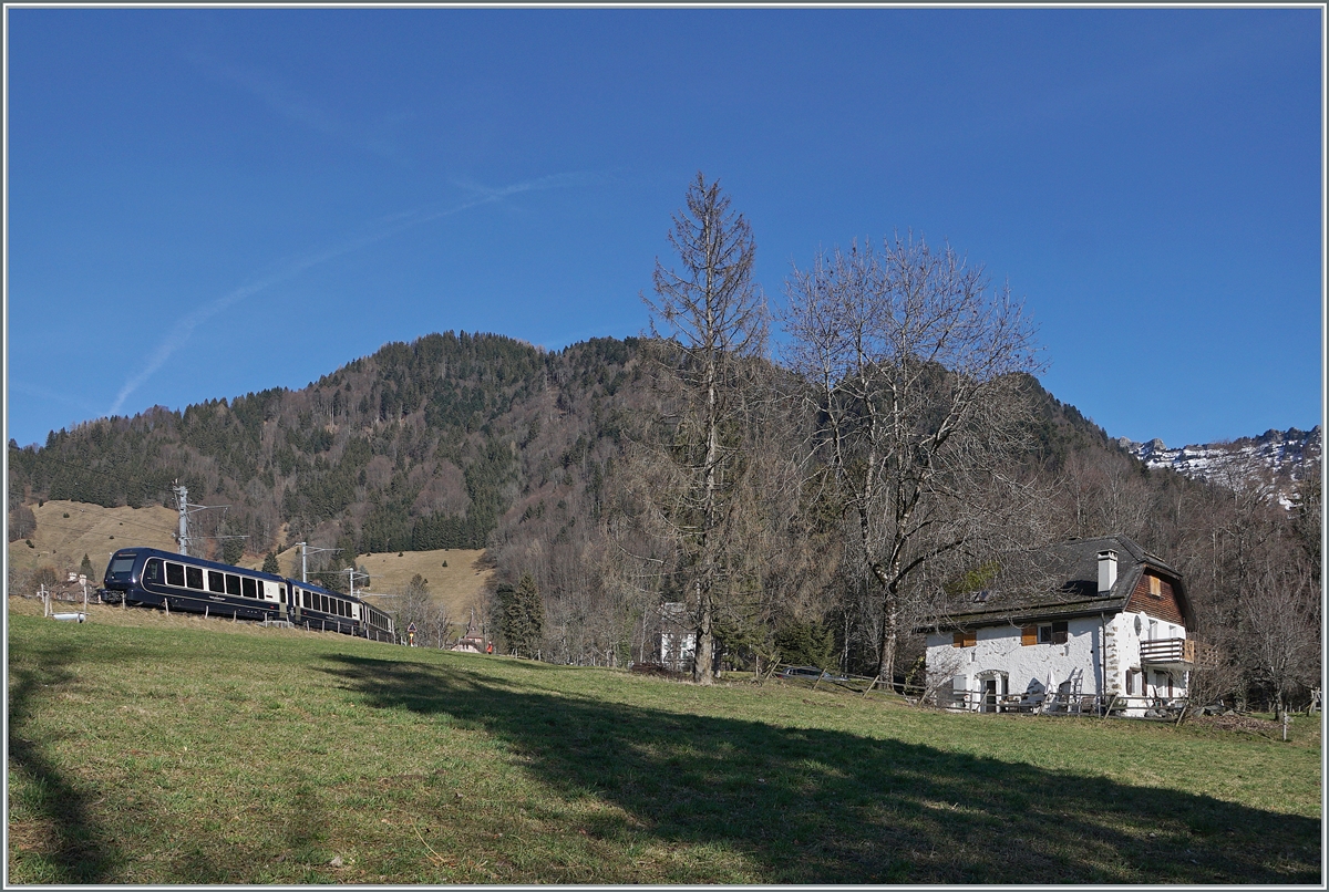 A GoldenPass Express on the way to Interlaken by Les Avants.

27.01.2024 