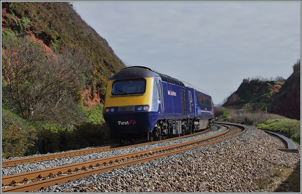 A GWR Great Western Railway HST 125 by the  Red Rock  near Dawlish Warren.
19.04.2016