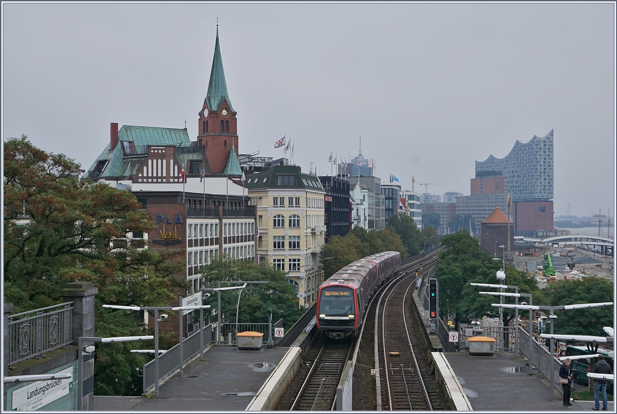 A Hamburg Hochbahn Service bei the Jungfernsteig. 

30.09.2017
