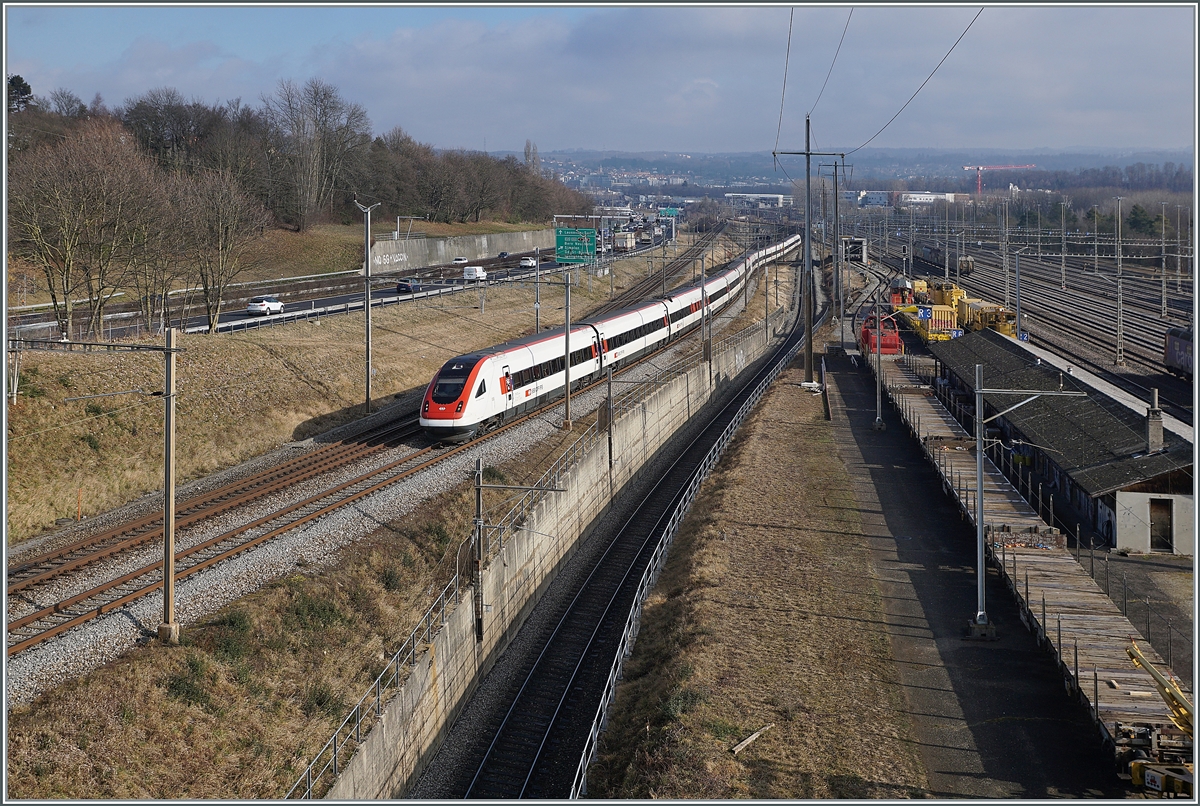A IC 5 from Romanshorn to Geneva Airport by Denges Echendens. 

04.02.2022