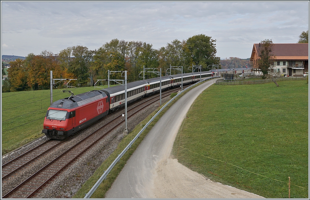 A IC from Geneva Airport ot St Gallen with two Re 460 betwenn Oron and Vauderens.

22.10.2020