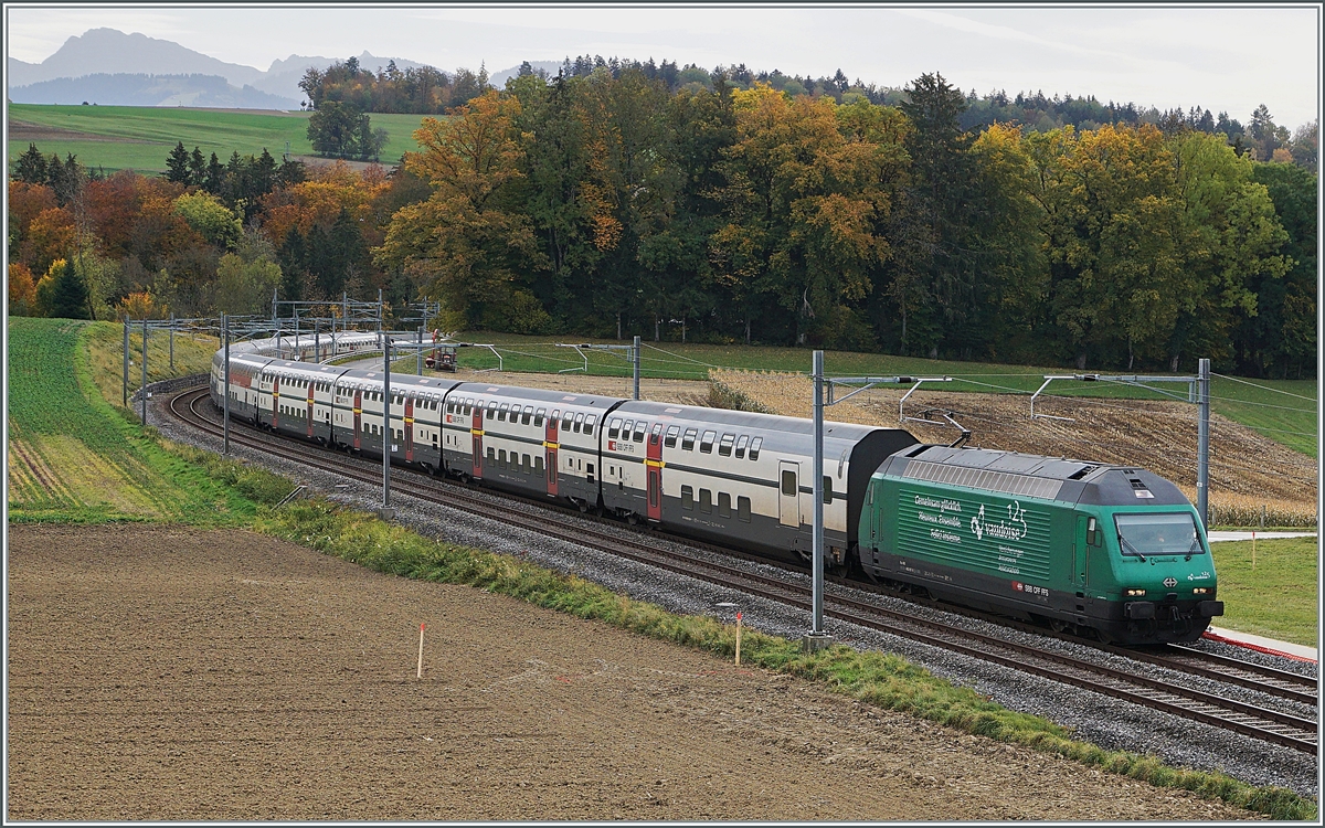 A IC from Geneva Airport ot St Gallen with two Re 460 betwenn Oron and Vauderens. 

22.10.2020