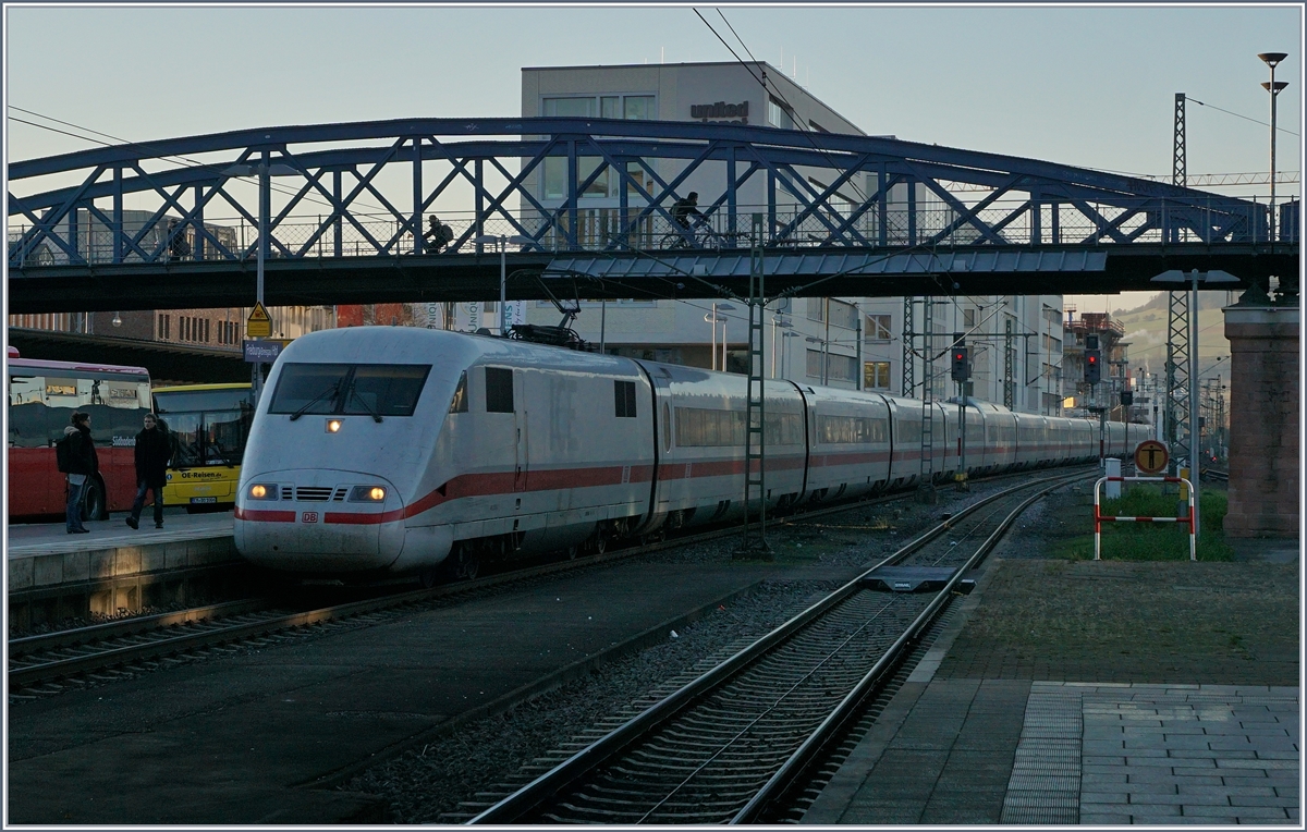 A ICE to Berlin Ostbahnhof is arriving at Freiburg i.B.
30.11.2016