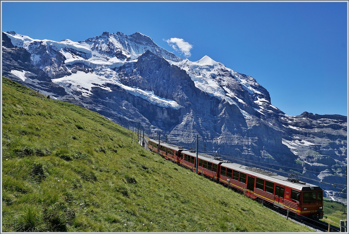 A Jungfraubahn (JB) train between Kleine Scheidegg and Eigergletscher. 08.08.2016