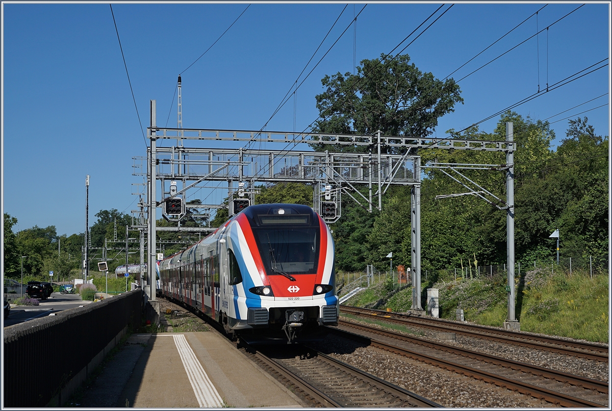 A  Léman Express  on the way to Coppet by Mies. 

19.06.2018