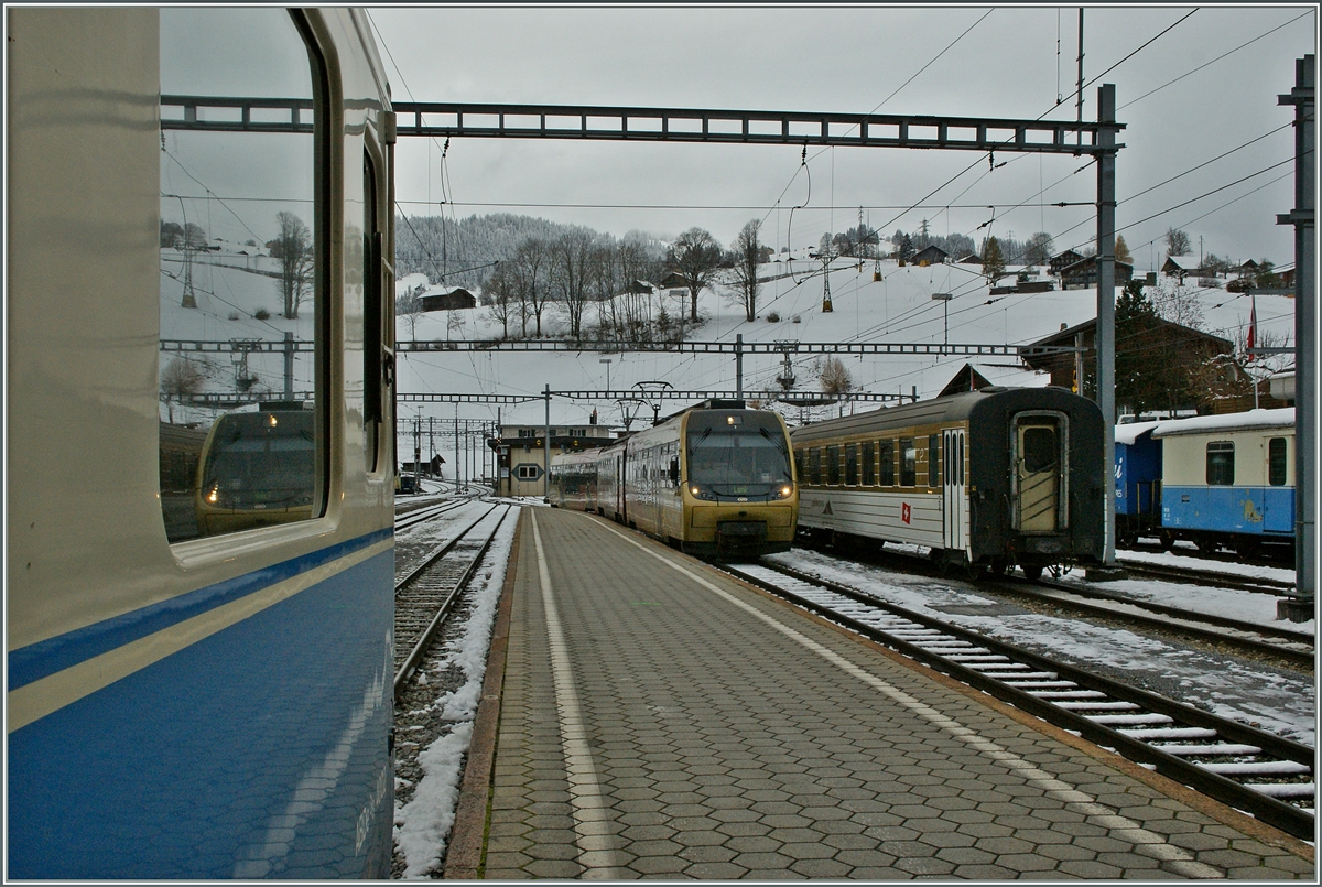 A local train from the Lenk is arriving at Zweisimmen.
24.11.2013