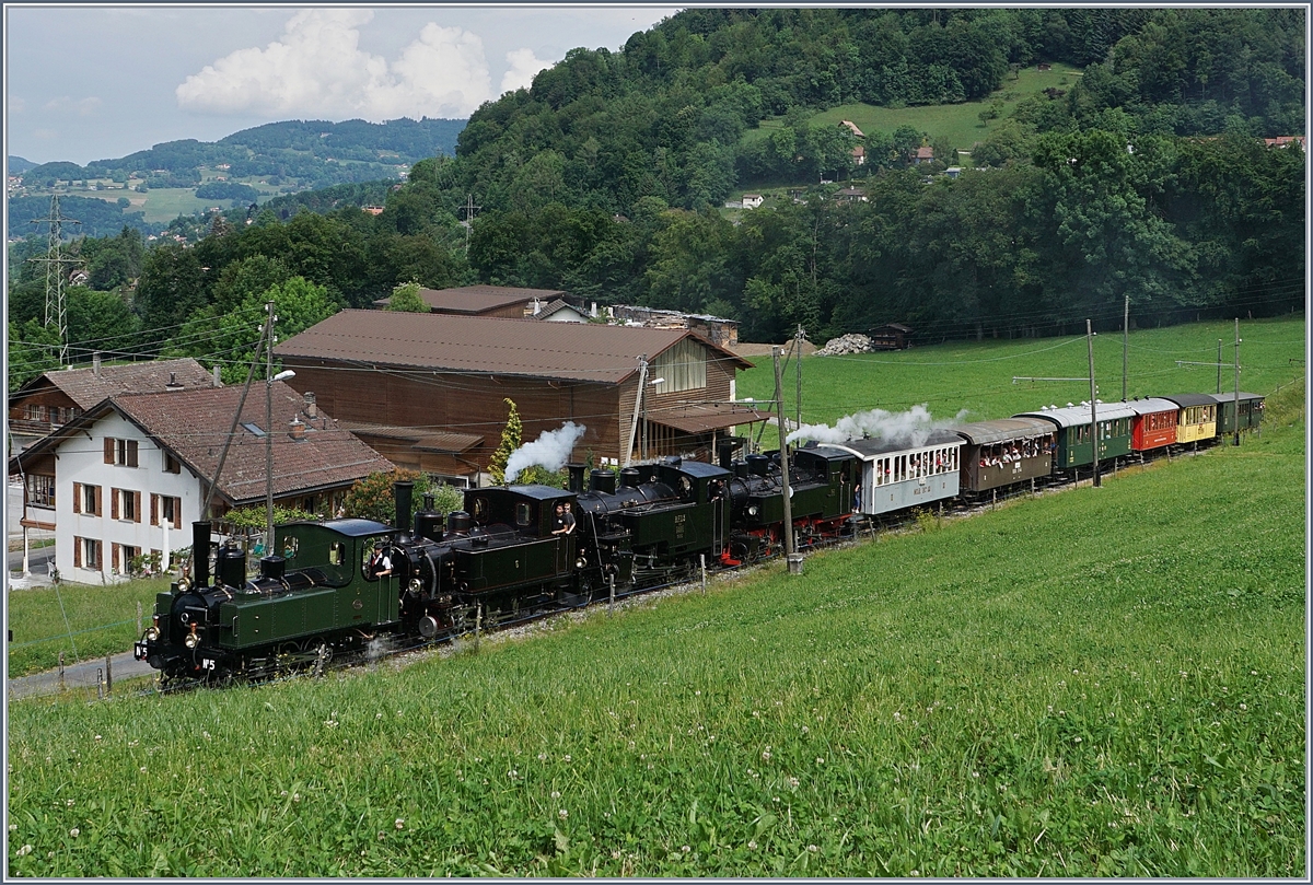 A long B-C steamer train by Cornaaux: The LEB G 3/3 N° 5, the JS/BAM G 3/3 909/6, the BFD HG 3/4 3 and the G 2x 2/2 105 .
03.06.2017