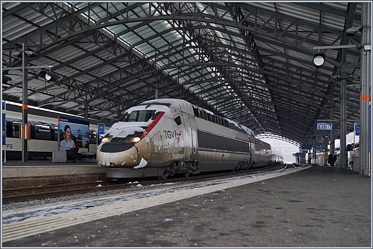 A Lyria TGV in Lausanne is waiting his departure to Paris.
01.3.2018