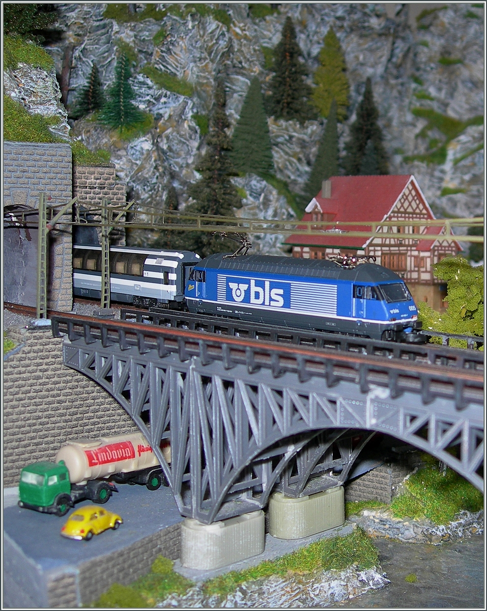 A Märklin BLS Re 465 on my model railroad.
01.02.2014