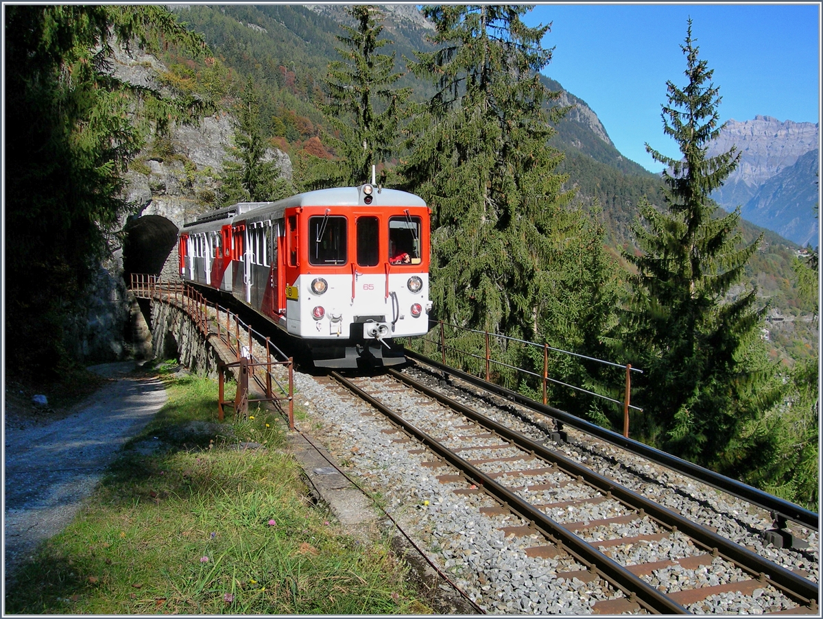 A MC local train to Chatelard Fontiere between Le Trétien and Finhaut.
14.10.2007