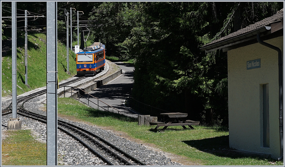 A MG Bhe 4/8 is leaving the San Nicolao Station and is now on the way to the summit..
21.05.2017