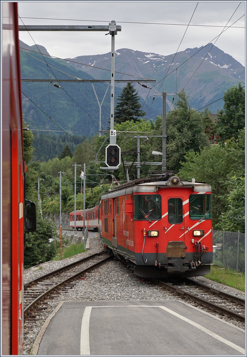 A MGB De 4/4 is arriving at Fiesch.
28.07.2016