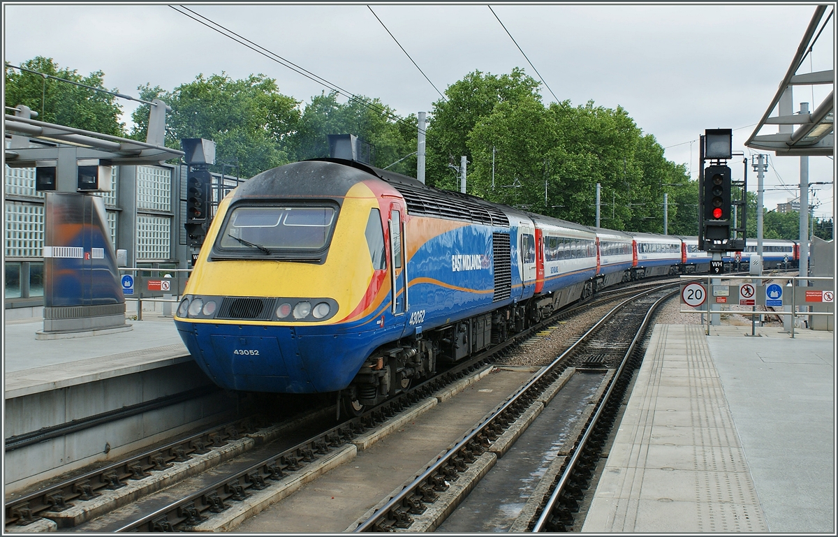 A Middland HST 125 Class 43 is leaving London St Pancras. 
18.05.2011