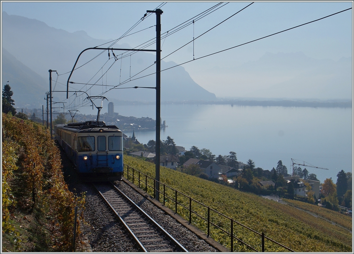 A MOB ABDe 8/8 over Montreux.
23.10.2015