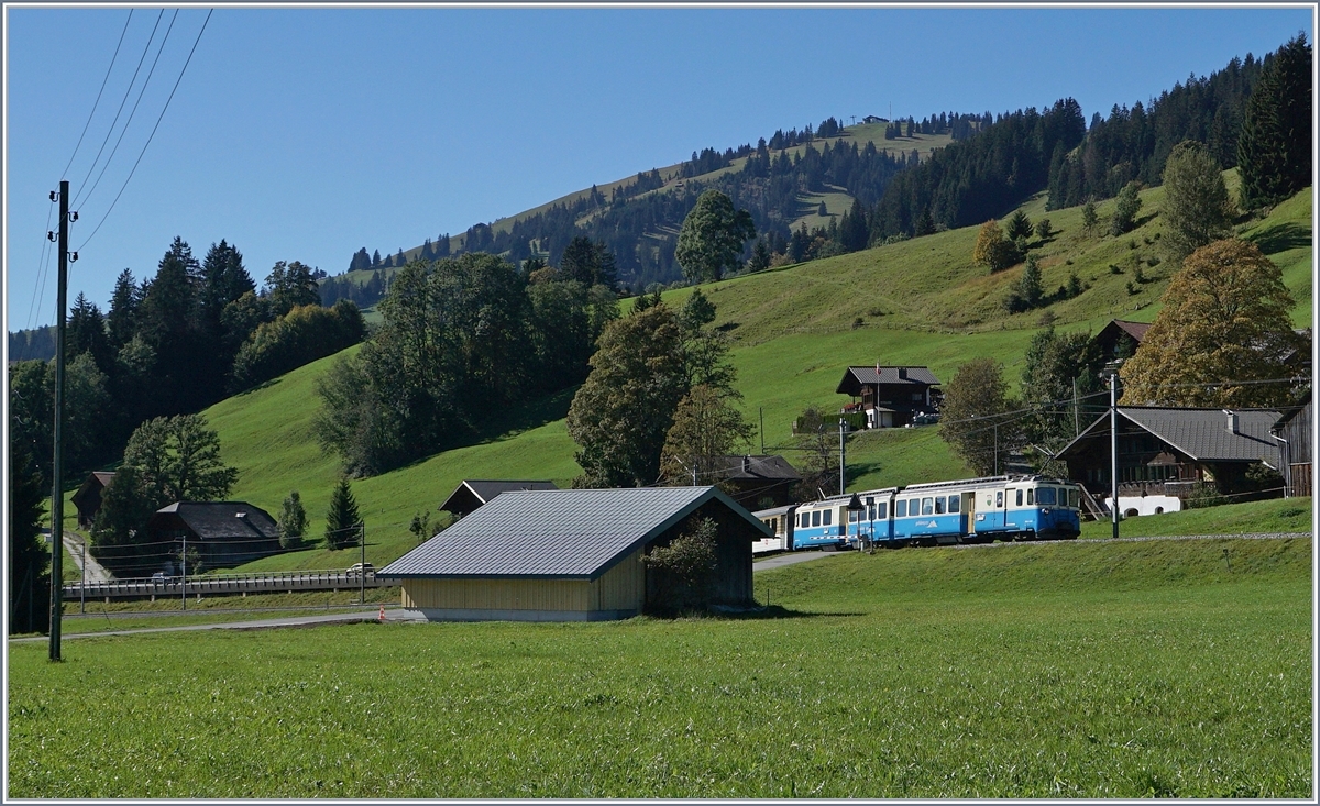 A MOB ABDe 8/8 wiht a local train by Schönried.
30.09.2016