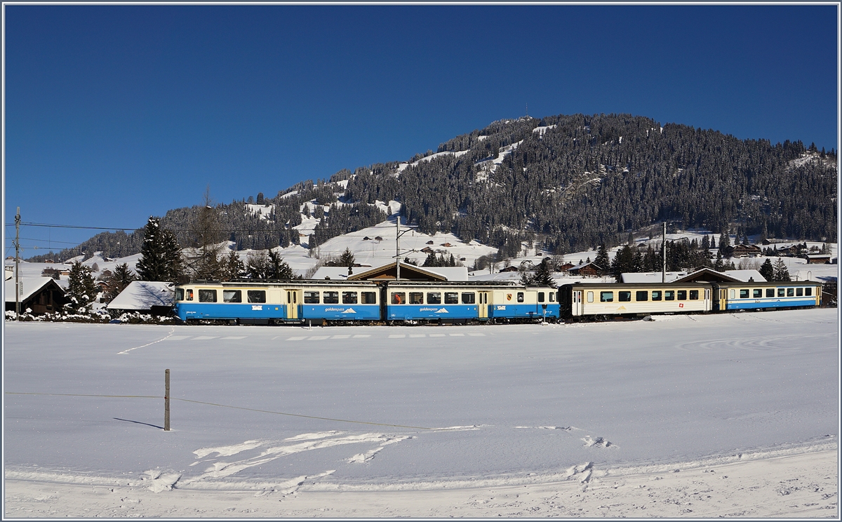 A MOB ABDe 8/8 with a local train by Gstaad.
19.01.2017