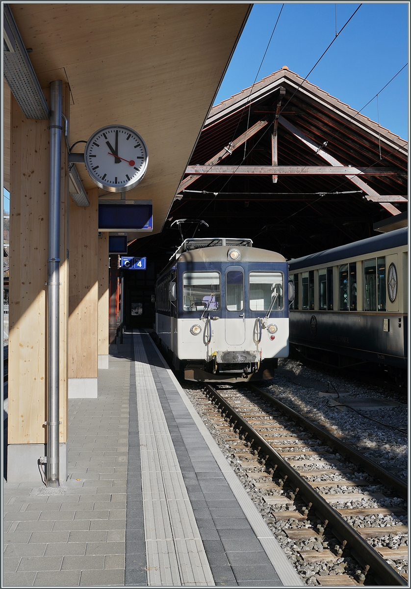 A MOB Be 4/4 (Serie 1000) in the Station of Zweismmen. 

25.11.2020