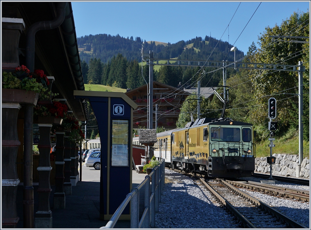 A MOB GDe 4/4 is arriving at Saanenmösser.
30.09.2016