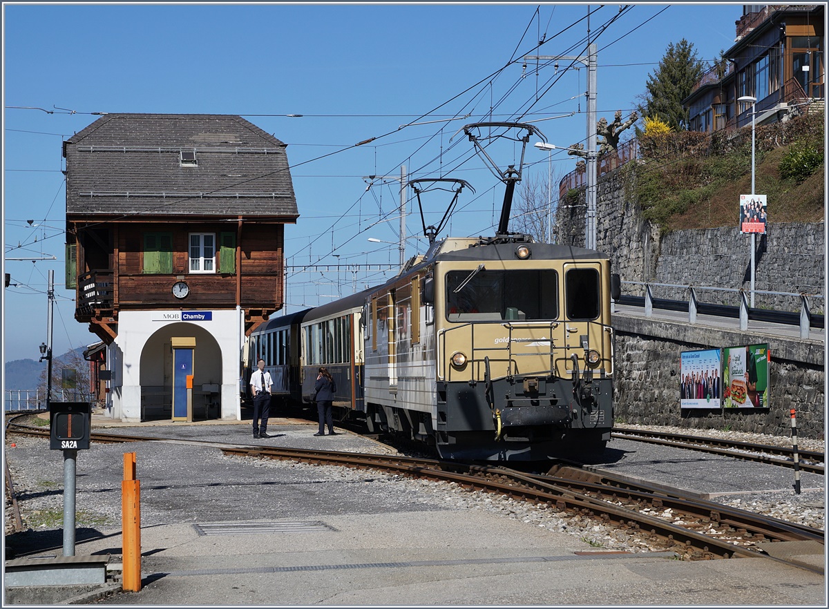 A MOB GDe 4/4 with his MOB Belle Epoque train in Chamby.
27.03.2017